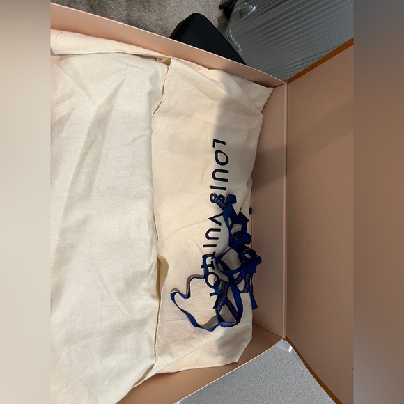 Auth Louis Vuitton MM monogram peony inside - Picture 10 of 12